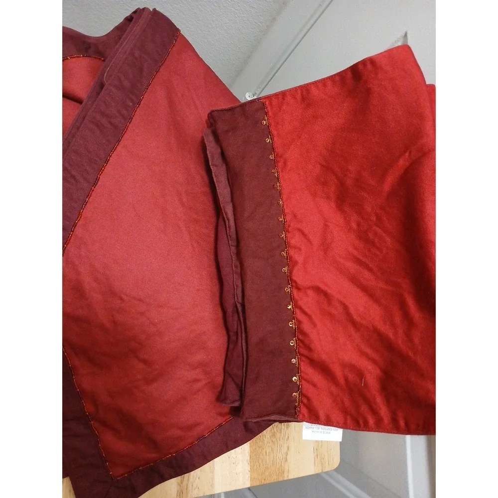 Crate and Barrel Red/Burgundy Gala Placemats - Lot Of 8 With Table Runner EUC - Picture 3 of 9